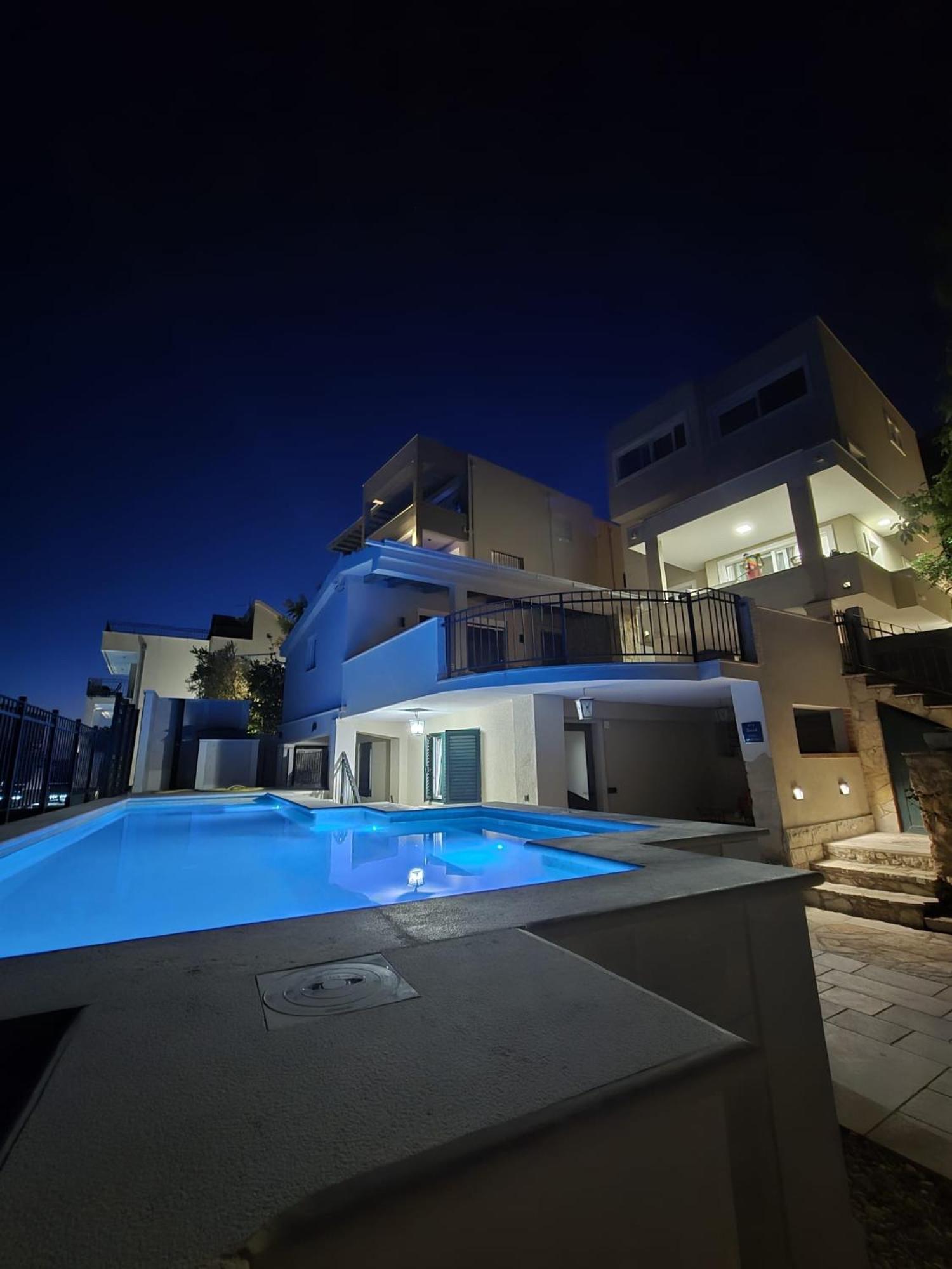 Gv - Holiday Home With Magnapool * Makarska